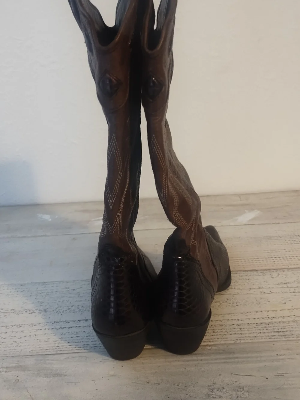 REBA mcentire cowboy boots wear on toes WOMENS SIZE 6 /leather